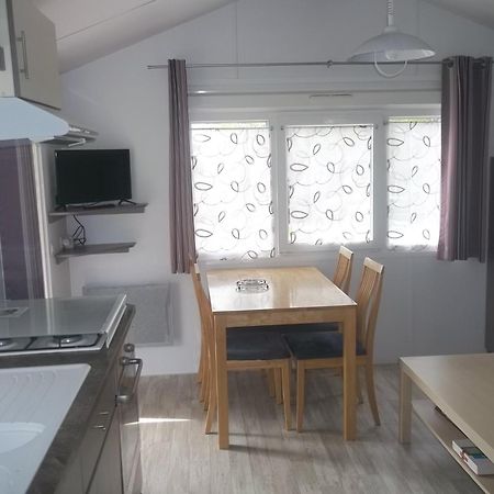 Camping Aire Du Gros Pre Lesseux 外观 照片
